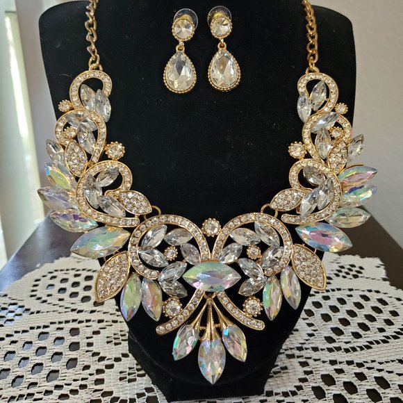 GORGEOUS Opalescent/Clear Rhinestone Necklace & Earrings Set - Picture 2 of 6